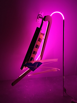 Midnight in a perfect world 2019, szkło akrylowe, sklejka, metal, neon Led, MDF, 100 x 60 x 55 cm
